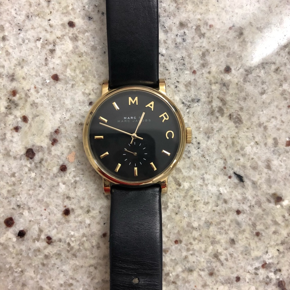 Marc Jacobs MBM1269 black and gold watch